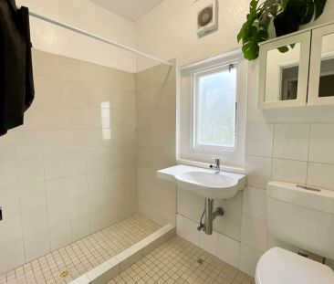 Three Bedroom Unit In Convenient Location! - Photo 1