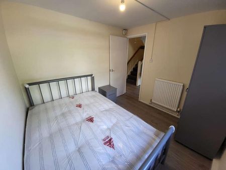 Culmington Close, Hulme, Manchester, M15 - Photo 4