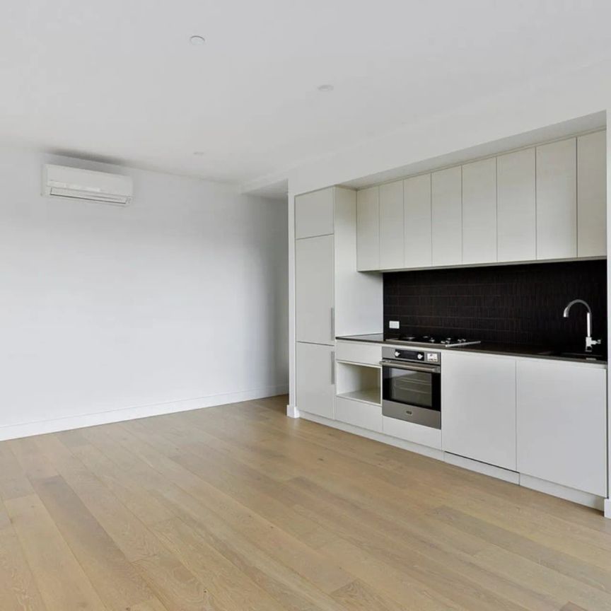 Modern Apartment with Stunning Views & Premium Amenities - Photo 1