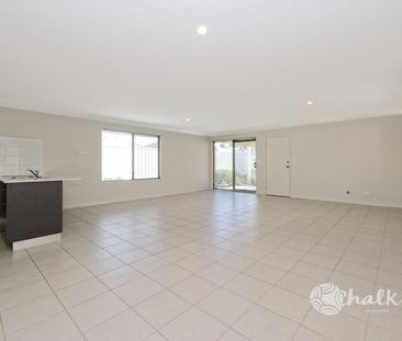 Low maintenance family home - Photo 1