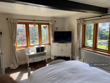 1 bedroom in a house share to rent - Photo 2