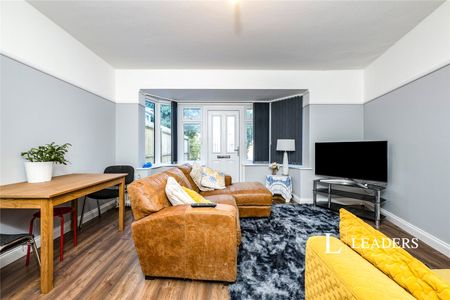 3 bedroom house to rent Weedon Road, Northampton, Northamptonshire, NN5 - Photo 2