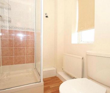 4 bedroom detached house to rent - Photo 2