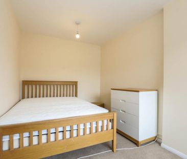 5 bedroom detached house to rent - Photo 2