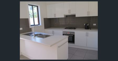 Cozy family home! - Photo 2