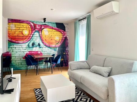 1. Monat mietfrei: Möblierte 2 Zimmer- DG-Wohnung im 6. OG mit 16m² Terrasse und Klimaanlage - Foto 2