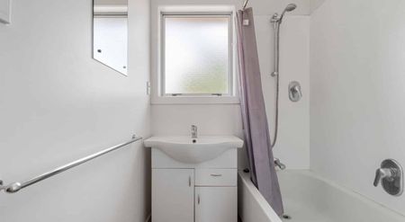 3 Bedroom Home in Prime Location - Photo 4