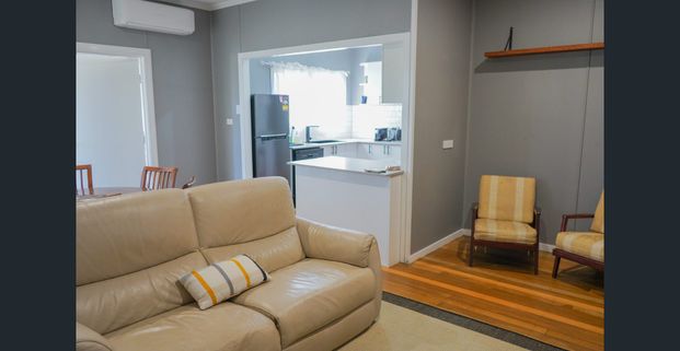 Secure and Ample Private Parking 3Bed 2Bath home ** ***FULLY SERVICED and FURNISHED **Townsville Premium Properties for Medium-Term ** - Photo 1