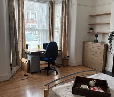 5 Bed Terraced House, Blythswood Road, IG3 - Photo 6