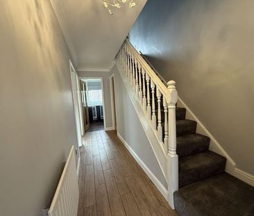 4 bedroom detached house to rent - Photo 2