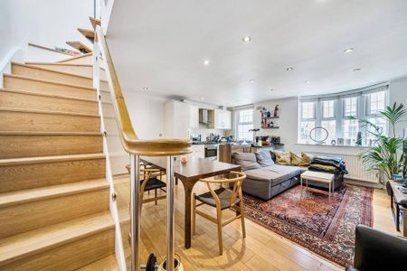 3 bedroom mews to rent - Photo 4