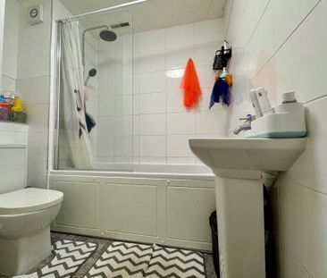 Alderwood, Chineham, Basingstoke, Hampshire, RG24 - Photo 4