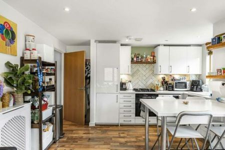 2 Bedroom Flat - Purpose Built To Let - Photo 3