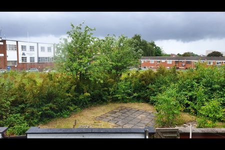3 Bed Flat, Great Hampton Row, B19 - Photo 2
