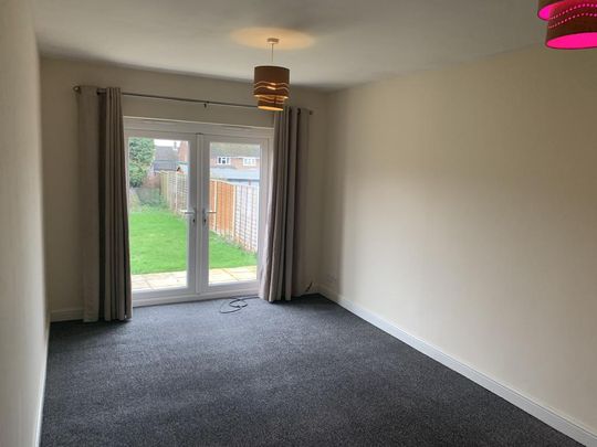 3 bedroom detached bungalow to rent - Photo 1