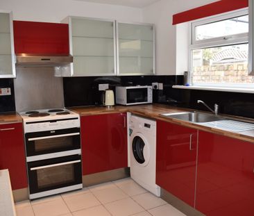 Bright Room in Sociable Kingswood Home - Photo 6