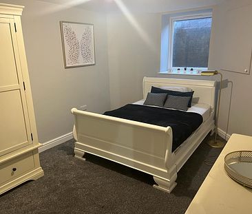 2 Bed Flat, Prestwich, M25 - Photo 4