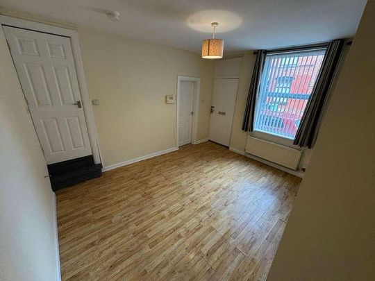 Marley Terrace, Leeds, LS11 - Photo 1