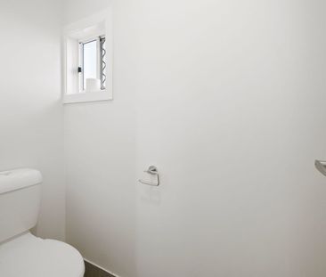 Fresh, Light-Filled Living with Space Around You - Photo 6