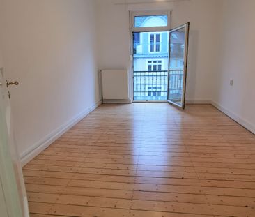 Renovierte Jugendstilwohnung mit Balkon und EBK - Photo 1