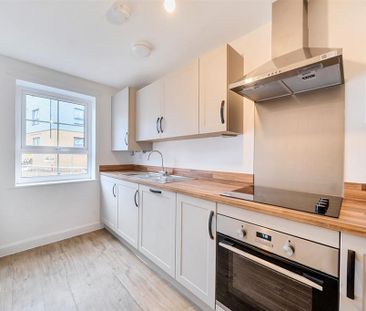 3 bedroom semi-detached house to rent - Photo 5