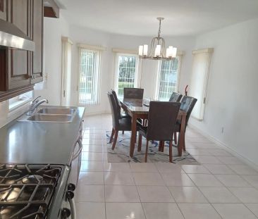 42 Stonehenge Road N #Upper - Photo 4