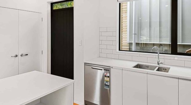 Modern & Low-Maintenance 3-Bedroom Townhouse in Stokes Valley - Photo 1