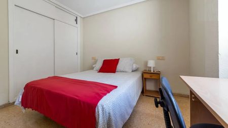 Plaça Honduras, Valencia, Valencian Community 46022 - Photo 2