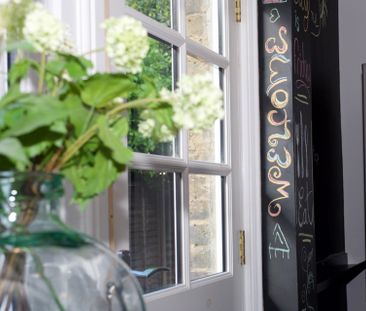 Fantastic house in great central location Room 2 - Double Room + En... - Photo 4