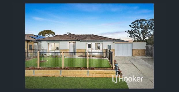 BEAUTIFULLY UPDATED FAMILY HOME IN A QUIET COURT LOCATION! - Photo 1