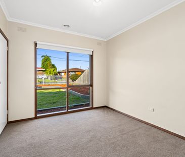 13 Latrobe Crescent - Photo 5