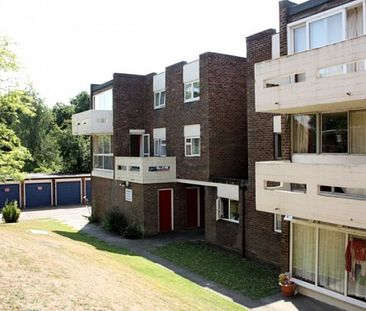 Park Drive, Woking - Photo 1