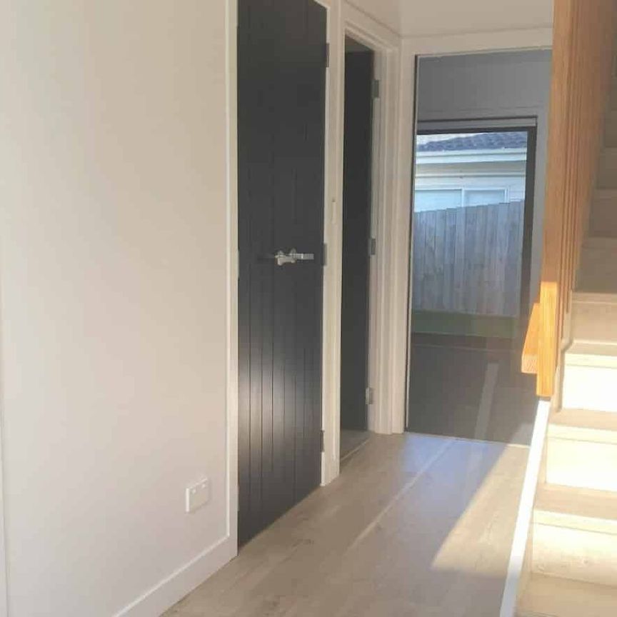 Modern Townhouse in a Handy Stanmore Bay Location - Photo 1