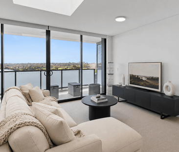 Top floor apartment within 2 mins walk to Metro - Photo 2
