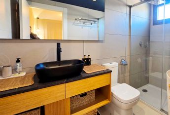 FOR RENT NEW MODERN 3-BEDROOM APARTMENT FOR THE SEASON