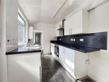 3 bedroom terraced house to rent - Photo 4