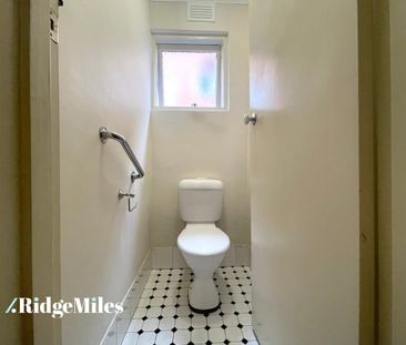 Freshly Renovated 2-Bedroom Apartment in the Heart of Hawthorn - Photo 5