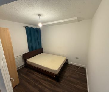 2 Bed Terraced House, Cecil Road, HA3 - Photo 3