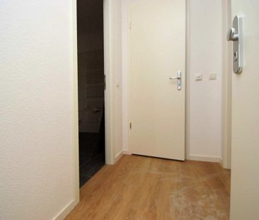 TOLLE SINGLEWOHNUNG - MIT AUFZUG, BALKON FUSSBODENHEIZUNG UND EINBA... - Photo 2