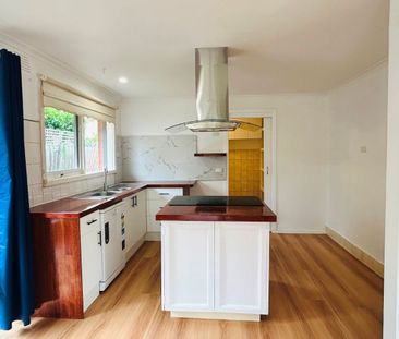 Comfortable Family Living in a Quiet Court Location - Photo 4