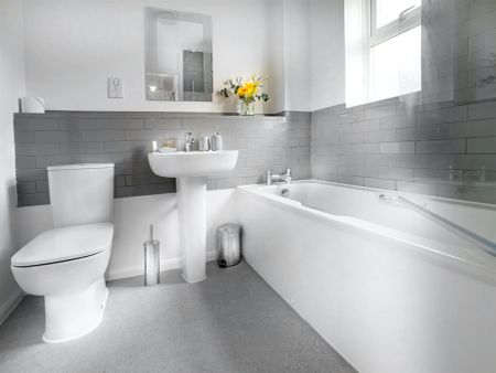 1 Bed, House - Photo 5