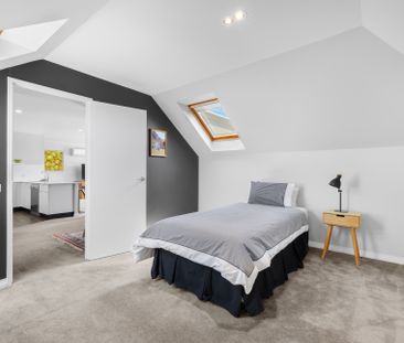 Top-Floor Apartment in the Heart of Kingston! - Photo 4