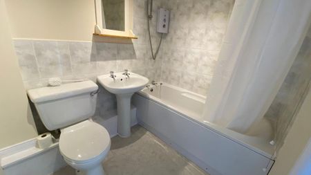 2 bedroom maisonette to rent - Photo 2