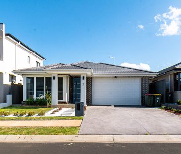 Stunning 4-Bedroom Family Home - Move In & Enjoy! - Photo 2