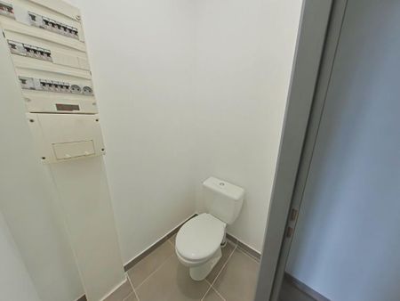 Location Appartement 3 pièces 56m² ROMANS SUR ISERE 26100 - Photo 4