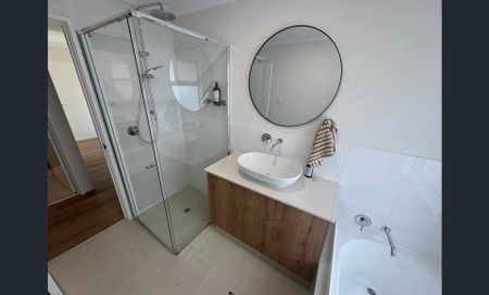 Luxury Meets Lifestyle - Photo 2