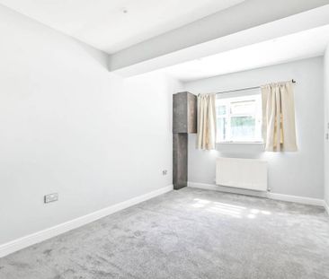 3 bedroom maisonette to rent - Photo 3