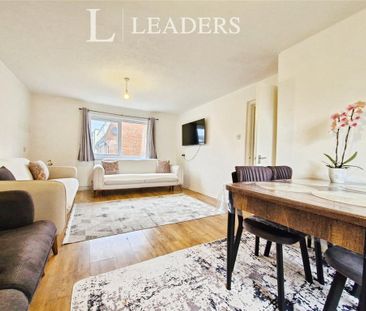 3 bedroom flat to rent - Photo 2