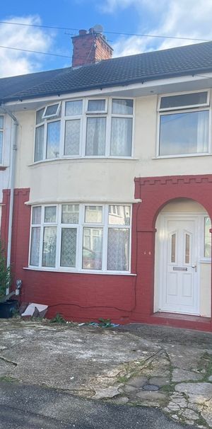 1 Bed Terraced House, Pembroke Avenue, LU4 - Photo 1