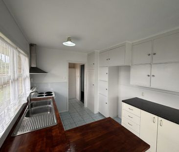 Available NOW - 3 Bedrooms School Zone, Recently Renovated - Photo 2